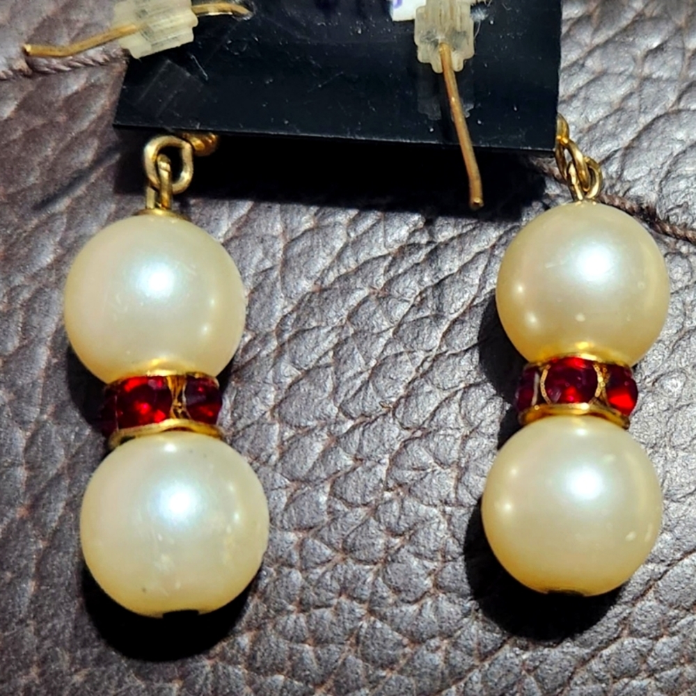 NWT Swarovski Pearls with Swarovski Crystal's Earrings - Picture 2 of 2